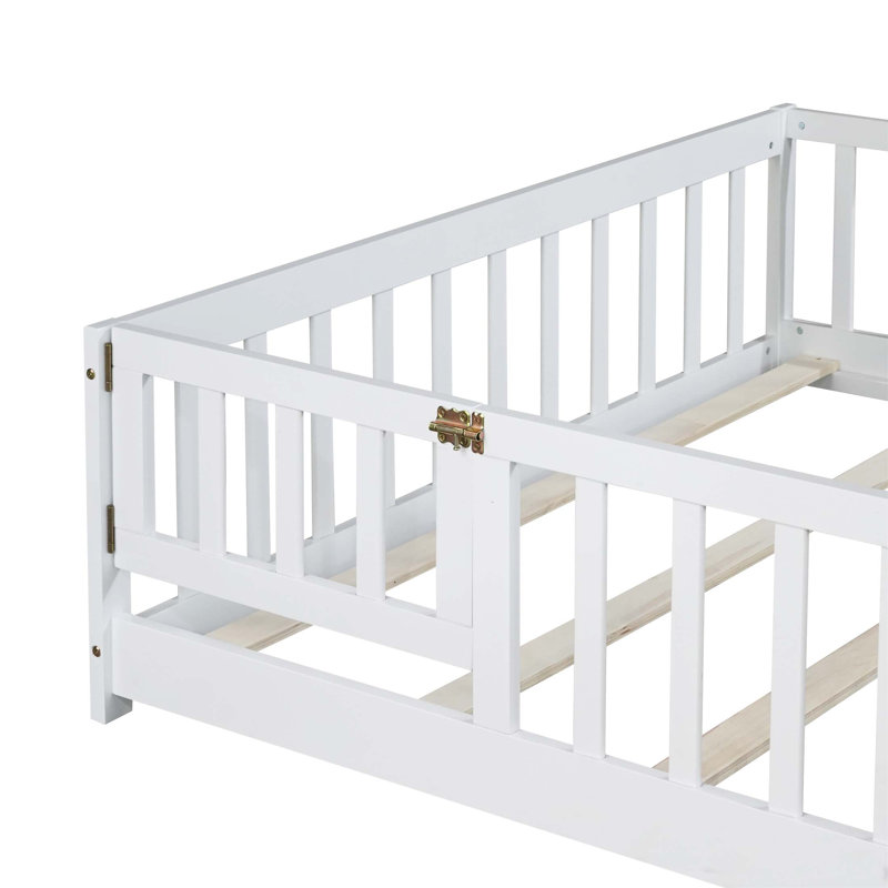Lit de plancher en bois d'hévéa avec garde-corps de sécurité et peinture écologique pour les pièces compactes