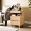 Table de chevet avec tiroir, 2 tiroirs, tablette ouverte et station de charge, côté chêne pour la chambre à coucher