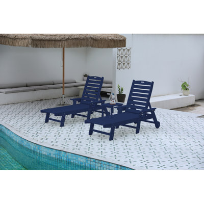 Méridienne avec table d'appoint, méridienne surdimensionnée 3 pièces avec texture de bois, bleu marine, méridienne de patio toutes saisons avec 5 positions, roues et porte-gobelet (comprend 2 chaises longues et 1 table)