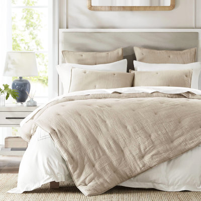 Courtepointe pour grand lit en gaze de coton taupe brodée, douce et respirante pour un sommeil réparateur, confort toutes saisons, matériau de conception de la peau, confort avec bourre de 250 g / m², agrafage