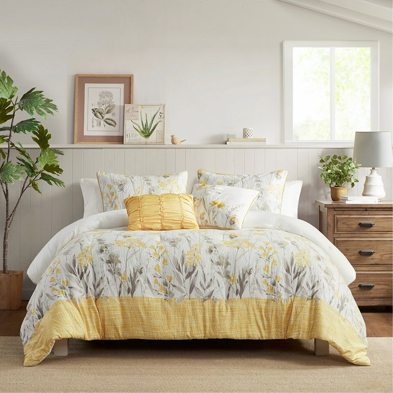 Yellow Seersucker 5 Piece Comforter Set with Decorative Throw Pillows, Full/Queen Size, Full Comforter + 4 Additional Pieces