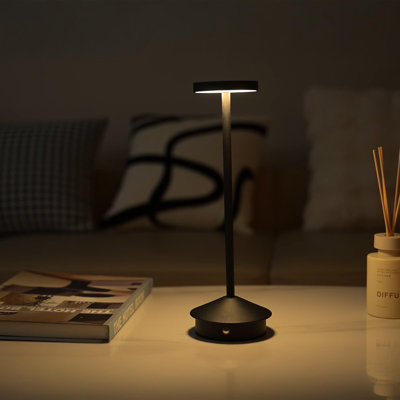 Lampe de bureau rechargeable sans fil USB-C à DEL Orbit, 5200 mAh à pile avec 3 températures de couleur 2700K-3000K-3500K et touche tactile marche / arrêt et gradation en noir