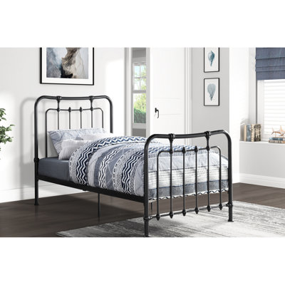 Lit plateforme simple en métal avec finition bronze industriel dans la chambre à coucher, sans sommier, un envoi, largeur du produit: 78,5 po