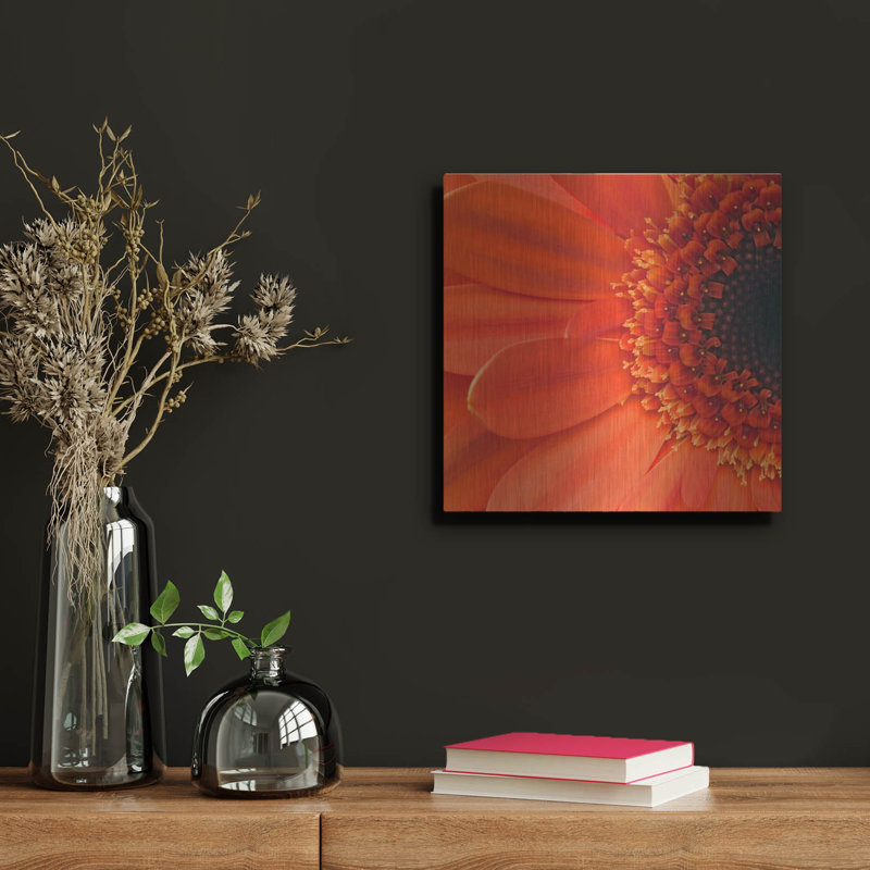 «Orange Gerbera Close Up» par Tom Quartermaine, H 12 po x l 12 po