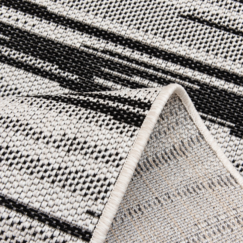 Striped Indoor / Outdoor Rug, Rectangle 5' x 7'3"