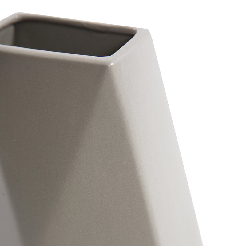 Vase de table en céramique geo Thole, H 15 po x l 9 po x P 4 po
