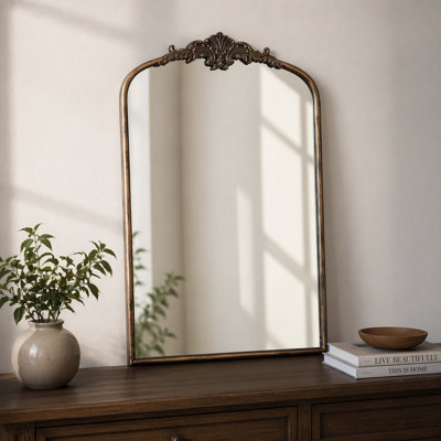 Grand grand miroir mural arqué vintage de style baroque français avec plateau sculpté en feuilles d'acanthe, miroir décoratif bronze antique doré pour salle de bain, vestibule, chambre à coucher, manteau de cheminée