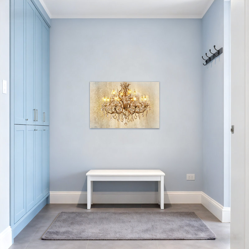 Lustre à la mode élégant sur fond doré clair, H 24 po x l 36 po