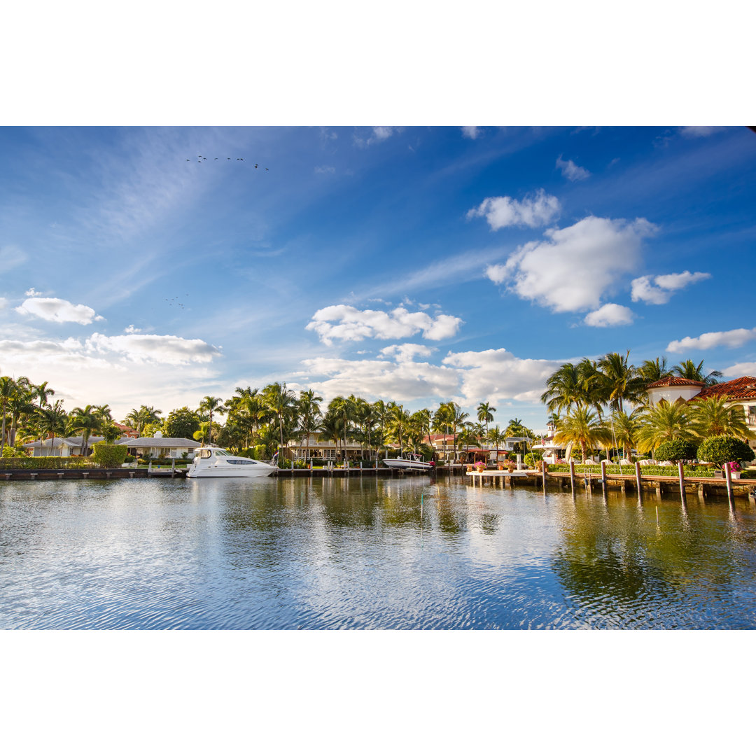 Homes In Fort Lauderdale von Levranii - Kunstdrucke auf Leinwand