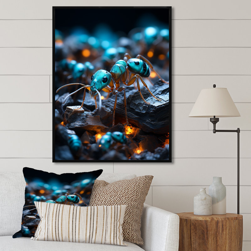Impression numérique sur toile, "Pixelated Ant I" sur toile numérique, H 32 po x l 16 po x P 1 po, Cadre flottant noir