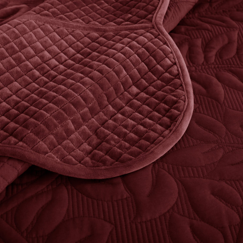 Ensemble de courtepointe surdimensionnée en velours brodé avec 2 taies décoratives Marcielo, Rouge