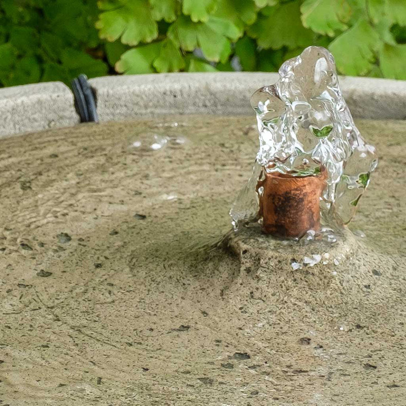 Fontaine de bain d'oiseaux en béton fabriquée à la main Ilyjah, Verde