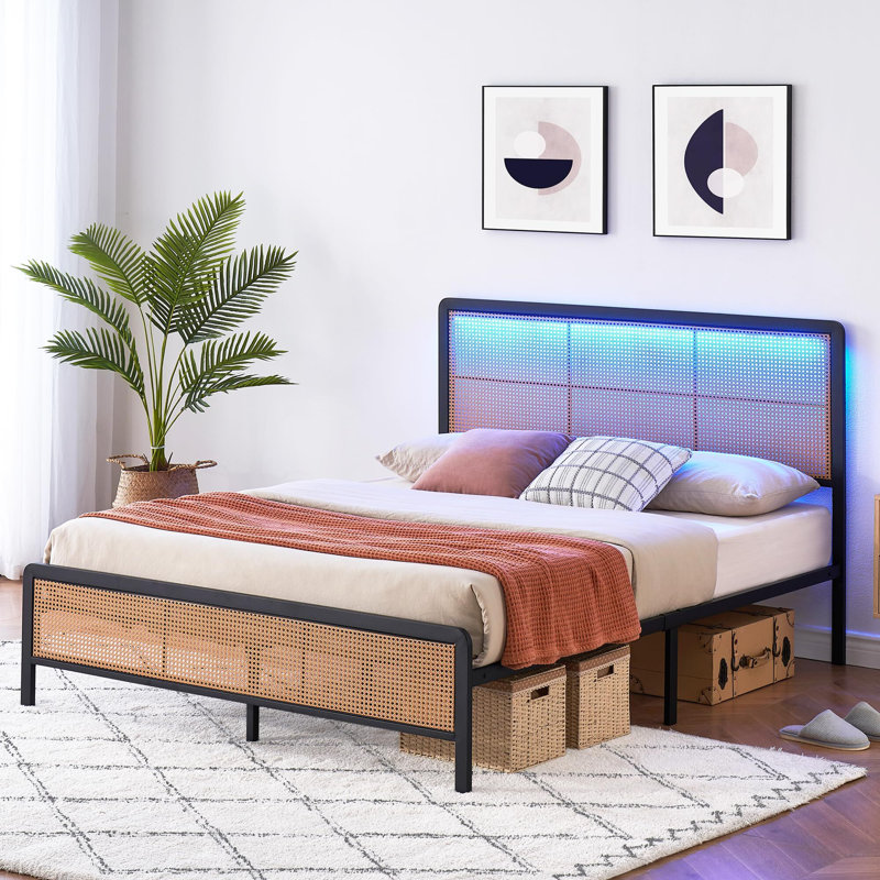 Base de lit plateforme en rotin Bundeena avec tête de lit avec support en lattes d'acier robuste, aucun sommier requis, Noir