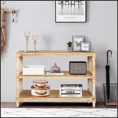Console rustique à 3 niveaux avec des détails d'inspiration gothique, parfaite pour rehausser l'élégance et le rangement des entrées et des salons