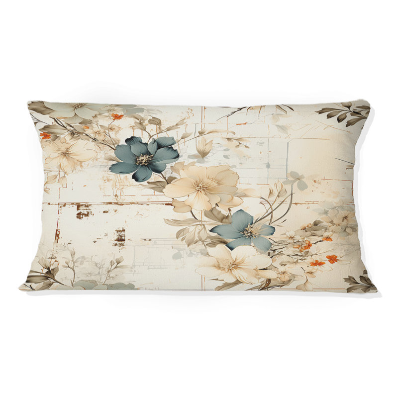 Coussin en polyester beige avec fleurs de campagne rétro Harmony III