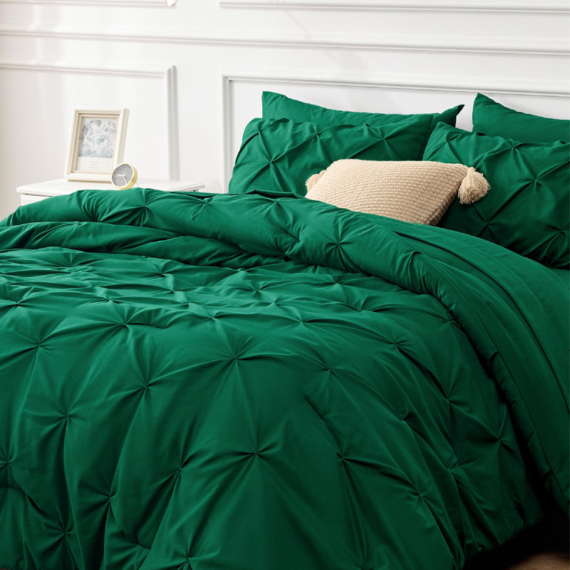 Bedsure Queen Burgundy Pintuck Bed-in-a-Bag - Emerald Green Pinch Pleat Comforter Set with Sheets, Pillowcases & Shams (Set of 7)