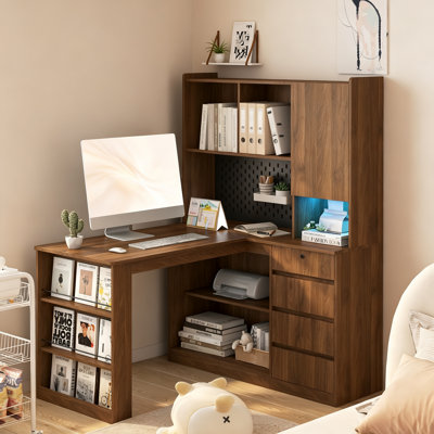 Bureau d'ordinateur en L de 46 pouces avec huche et port de charge et lumière DEL, bureau d'écriture de coin de jeu avec bibliothèque, armoire et panneau perforé, bois de noyer