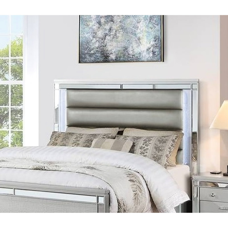 Lit moderne argenté pour très grand lit oriental avec capitonnage horizontal, pieds de gourde ronds et cadre à DEL
