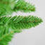 L'arbre de Noël 6 pi avec crayon classique est un arbre de Noël classique en forme de crayon de 72 pouces qui convient à la fois à l'Halloween et à Noël. Il comporte des branches denses pour des décorations de Noël réalistes