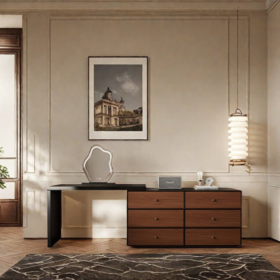 Commode rétro avec une touche haute