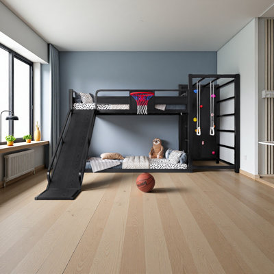 Lit mezzanine en métal avec panier de basketball, anneaux de traction, mur d'escalade et étagères intégrées. Conception ludique pour enfants avec glissade