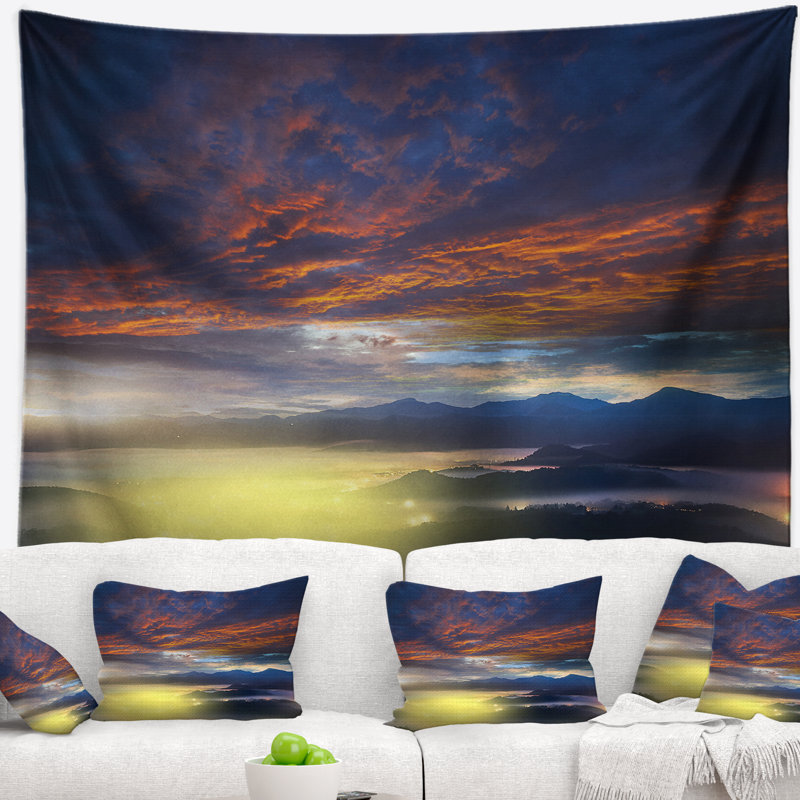 Tapisserie de polyester jaune et nuages flamboyant avec accessoires suspendus inclus, H 50 po x l 60 po