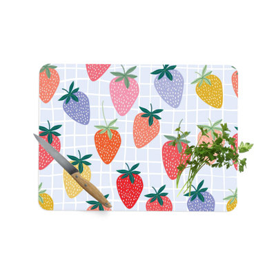 Planche à découper en verre à motif de fraises colorées avec un design moderne pour une expérience de cuisine personnalisée