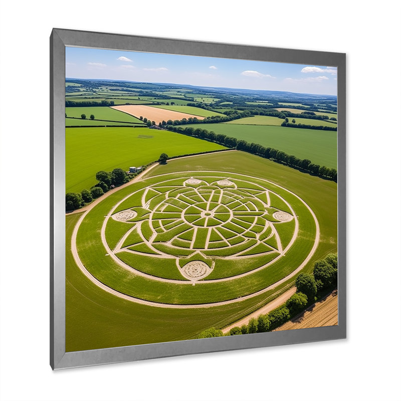 «Mysterious Cropcircle In The Fields», reproduction sur toile, Cadre simple argenté, H 30 po x l 30 po x P 1 po