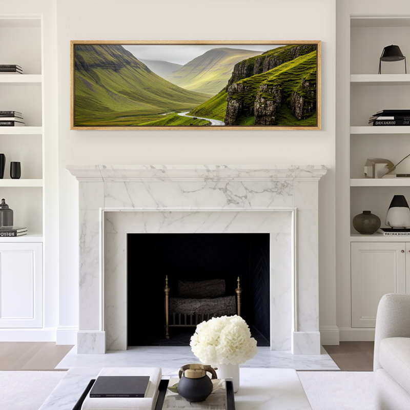 «Winding Road Through Lush Green Vallys», art mural sur toile - photographie de nature scénique pour des espaces rustiques