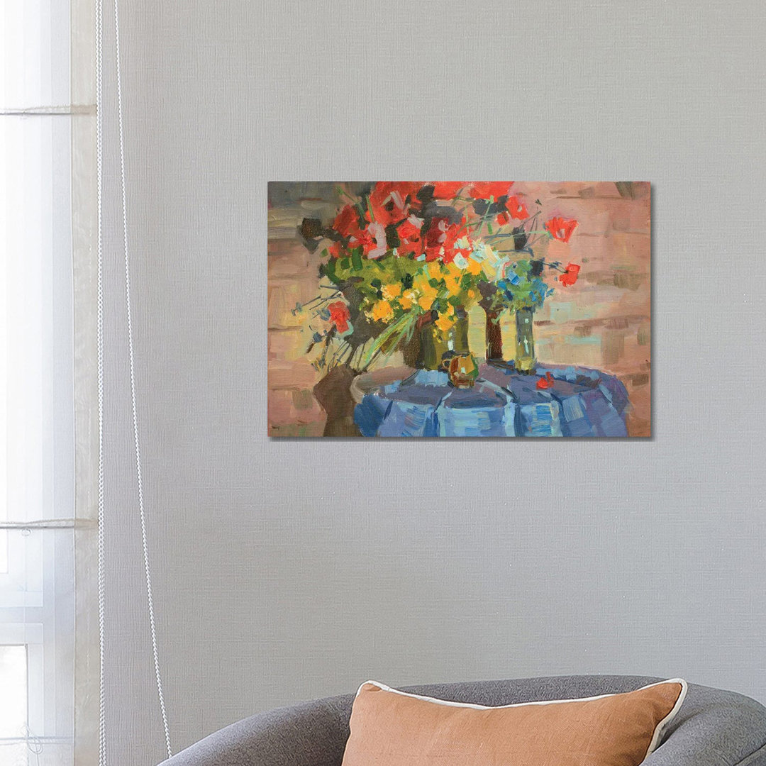 Feldblumen II von CountessArt - Galerie-verpackte Leinwand Giclée auf Leinwand