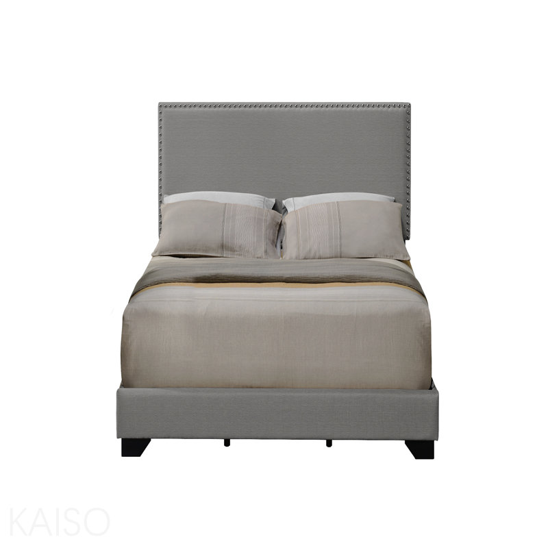 Grand lit, tissu gris clair