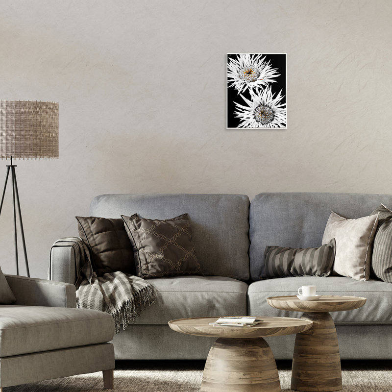 «Bold Contrast Flower Buds» par Heidi Bannon