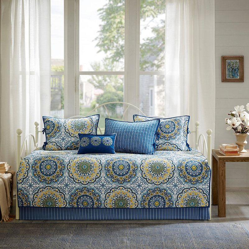 Housse de lit de jour réversible 6 pièces en bleu - avec imprimé médaillon et dos rayé, convient à un lit simple, comprend une housse, 3 taies décoratives, 1 coussin décoratif, lavable à la machine, grand revers, matelas