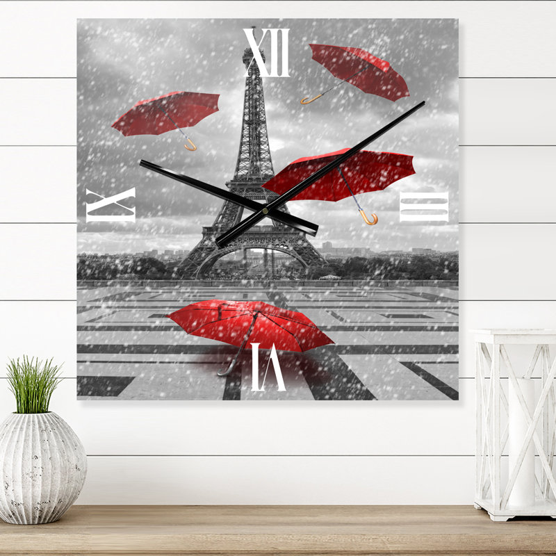 Horloge murale industrielle, Médium