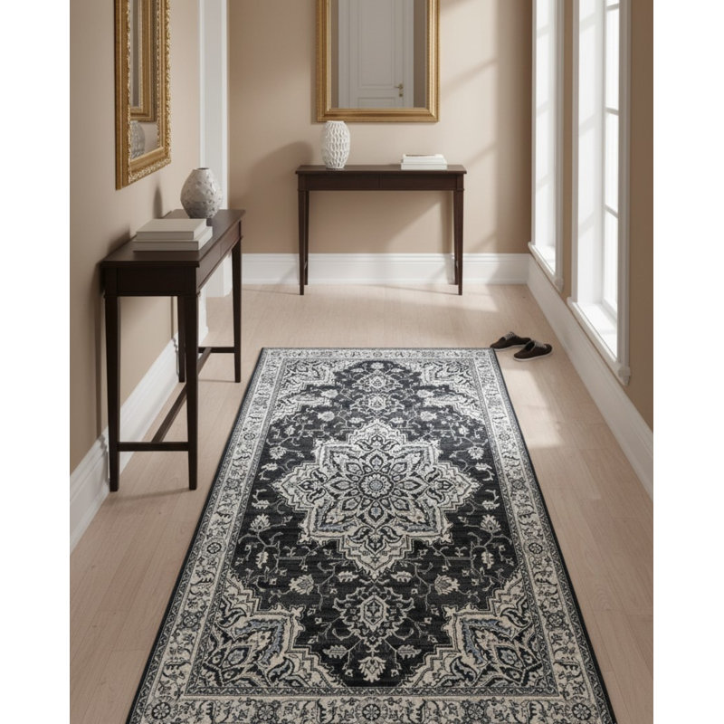 Tapis à motif floral gris anthracite Ames, Tapis de couloir 2 pi 7 po x 7 pi 10 po