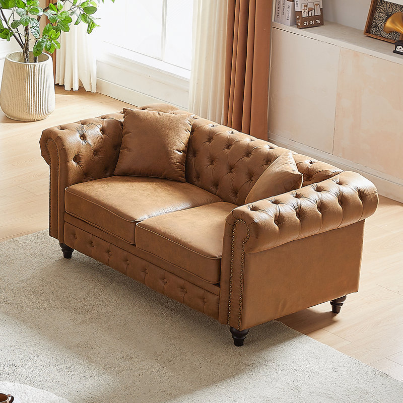 Canapé modulaire confortable capitonné avec pieds élégants et coussins en bois