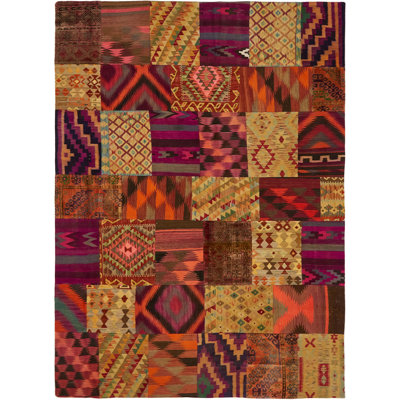 Un tapis de laine noir / beige de 7' x 9'7" noué à la main, unique en son genre Alexia