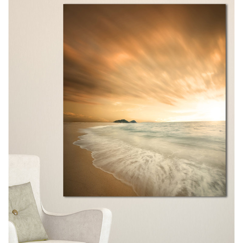«Beautiful Brown Beach at Sunset», reproduction de photo sur toile tendue, H 40 po x l 30 po x P 1 po