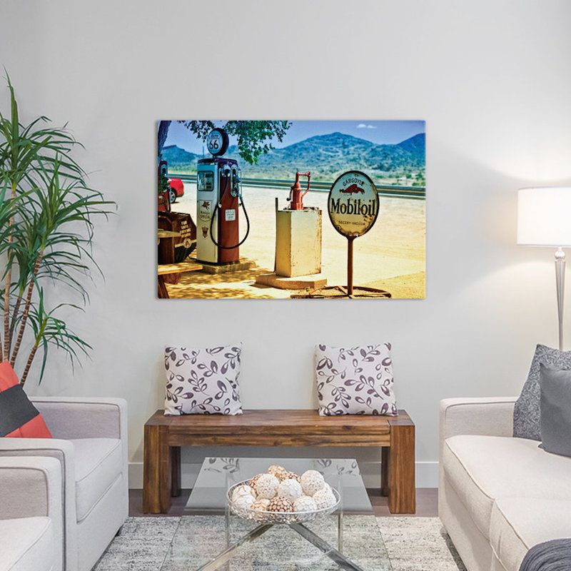 Reproduction de photo sur toile tendue, "à partir d’une station gazeuse le long des é. l 66", H 8 po x l 12 po x P 0,75 po