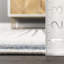 Tapis beige à motif géométrique abstrait Govea-577649848