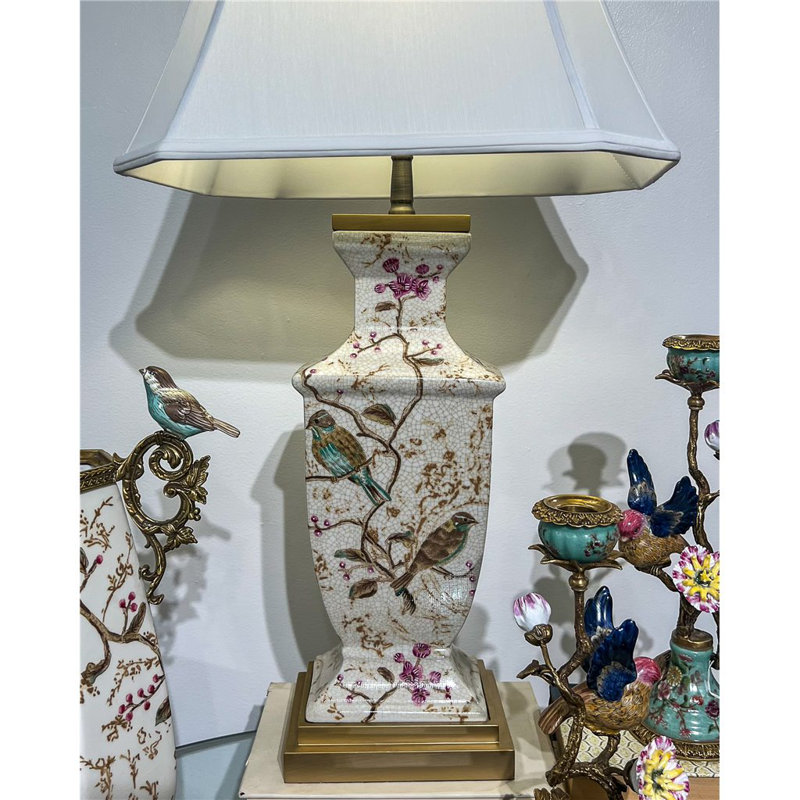 Lampe de table en porcelaine peinte à la main Spring Blossom avec base en bois doré