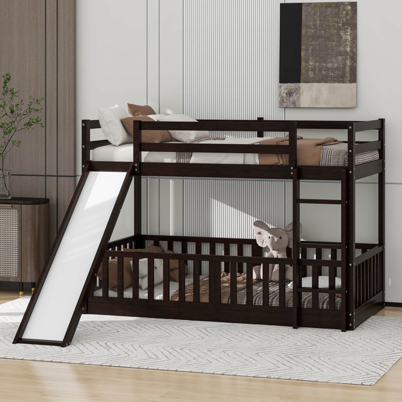 Lits simples superposés avec glissade en bois avec clôture, glissade