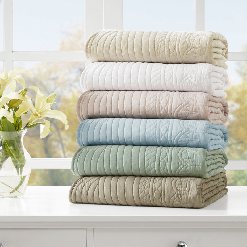 Journey Oversized Quilted Throw with Scalloped Edges, Blue