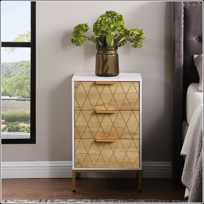 Table de chevet Mid-Century moderne avec 3 tiroirs spacieux, des pieds en métal doré et une ligne de coupe unique pour un rangement élégant