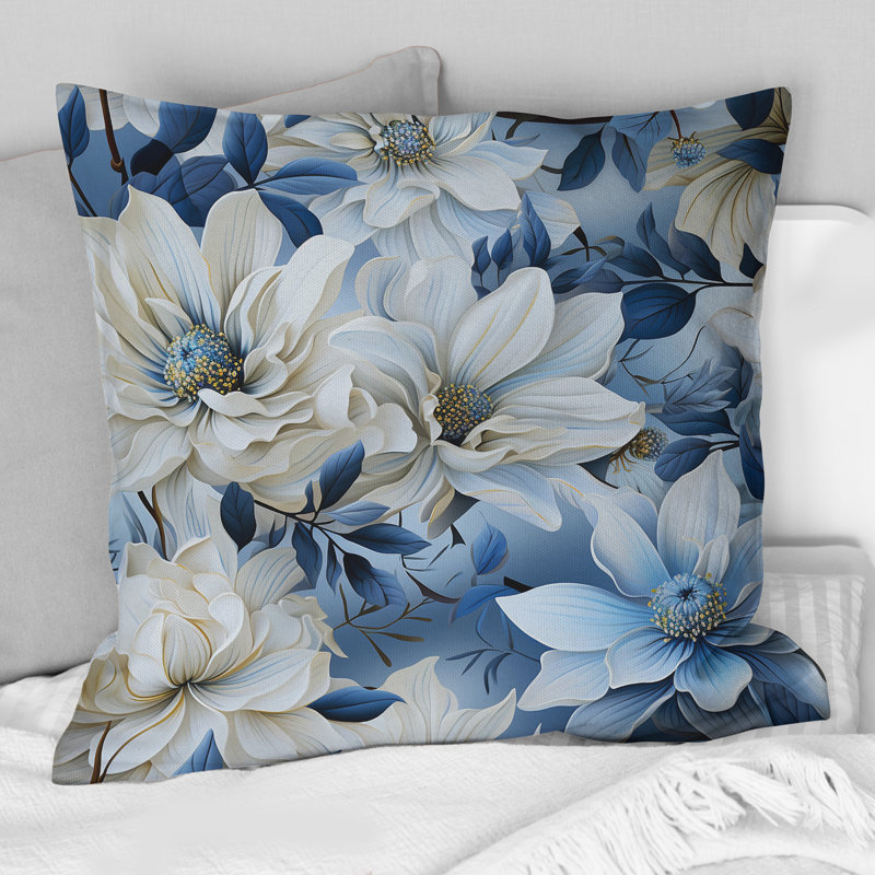 Coussin décoratif imprimé floral bleu et blanc arctique I, H 16 po x l 16 po