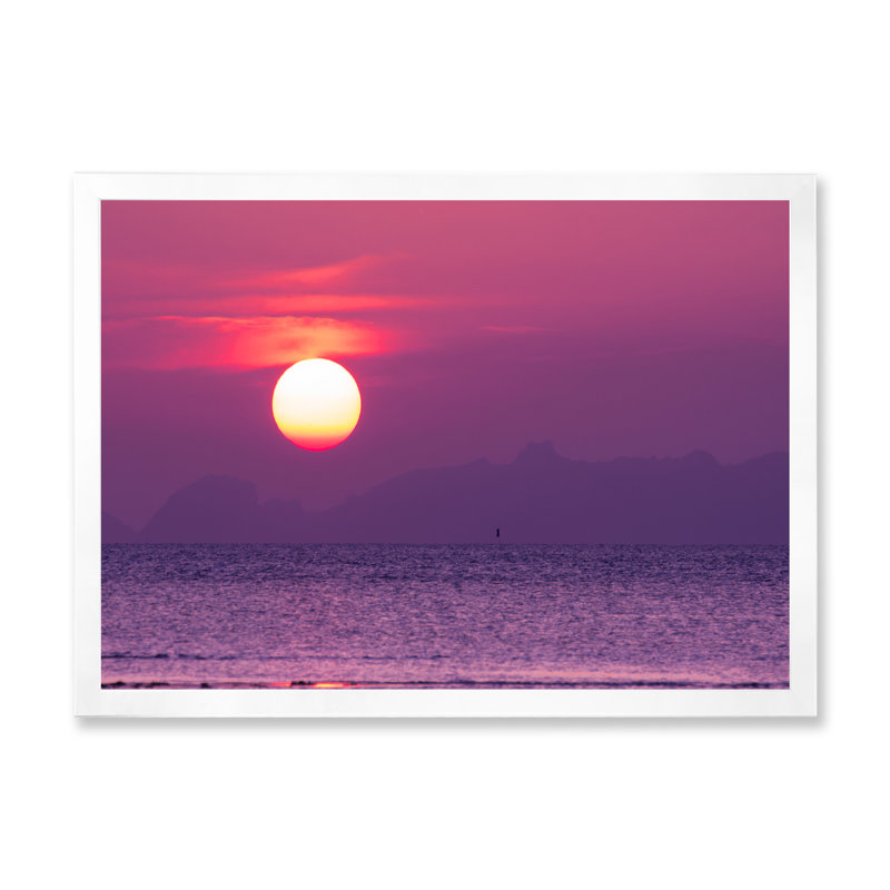 «Purple Sunset Over Mountain And Sea», reproduction sur toile, H 24 po x l 36 po x P 1 po, Cadre de coin blanc fermé