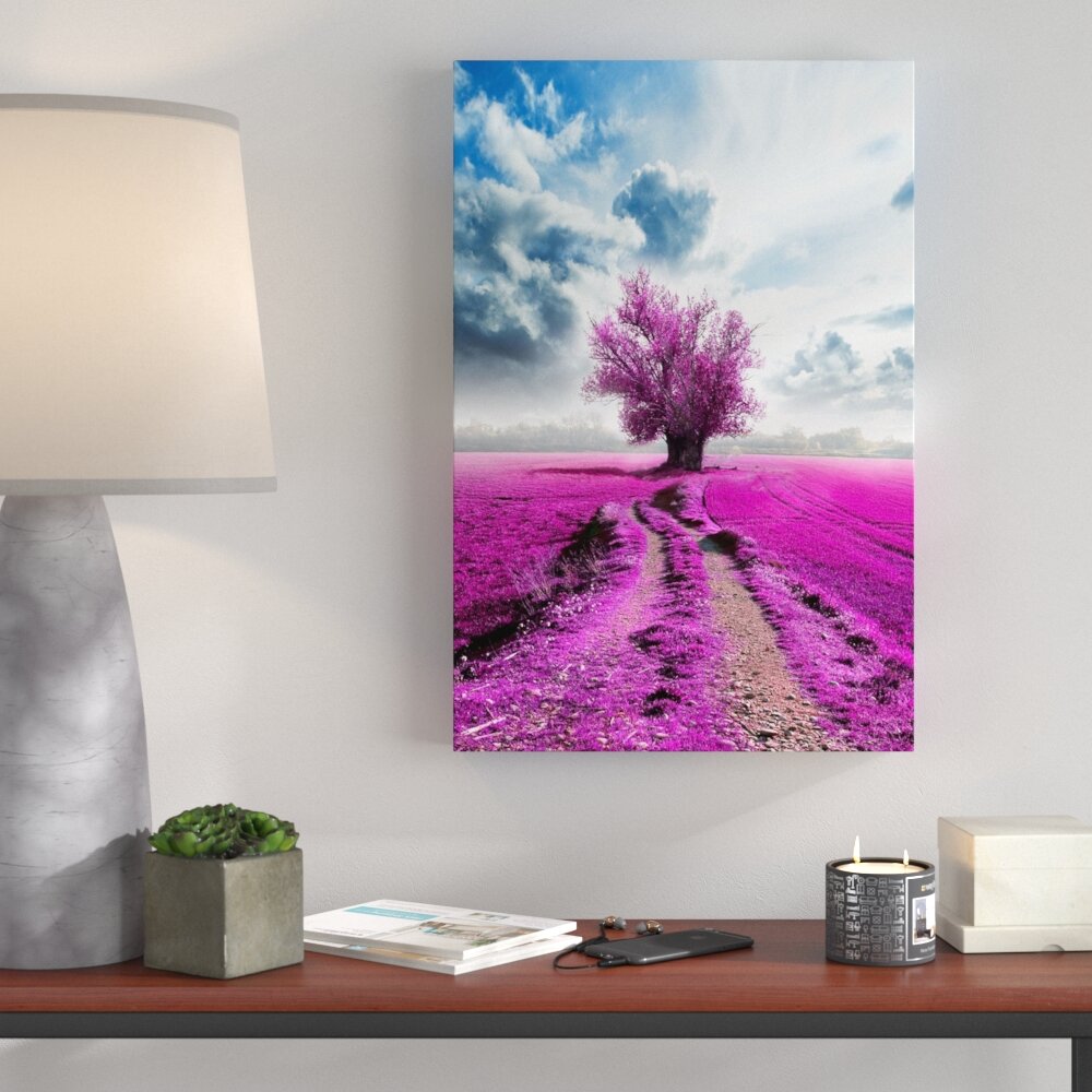 Leinwandbild Farbenprächtiges Feld mit pinken Baum