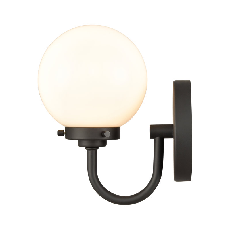 Applique murale 1 lumière de 8,5 po de hauteur Fairbanks - noir mat avec opale, Noir mat / opale