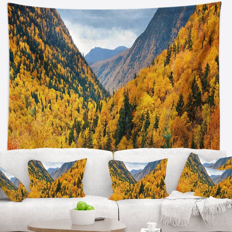 Paysage, tapisserie d'automne jaune sur une tapisserie, H 32 po x l 39 po