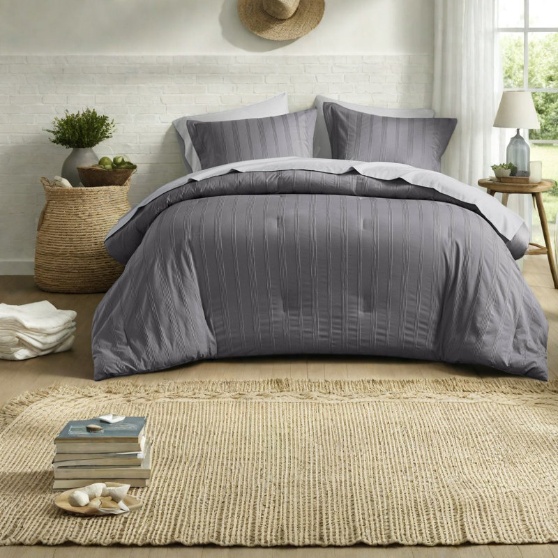 Modern Queen Bedding Sets, Soft Polyester Comforter Set With Striped Design For Cozy Homes